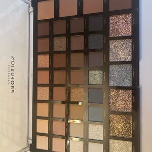 Drugstore eyeshadow palettes, 3